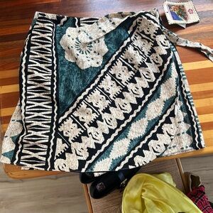 Hilo Hattie Wrap Skirt in Black and Cream